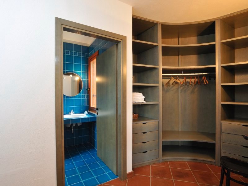 Großer, geräumiger Kleiderschrank Großer, geräumiger Kleiderschrank