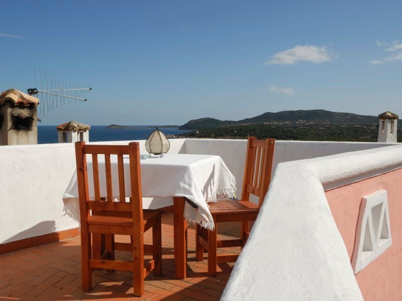 Dachterrasse mit Blick auf die Bucht und das Meer Dachterrasse mit Blick auf die Bucht und das Meer