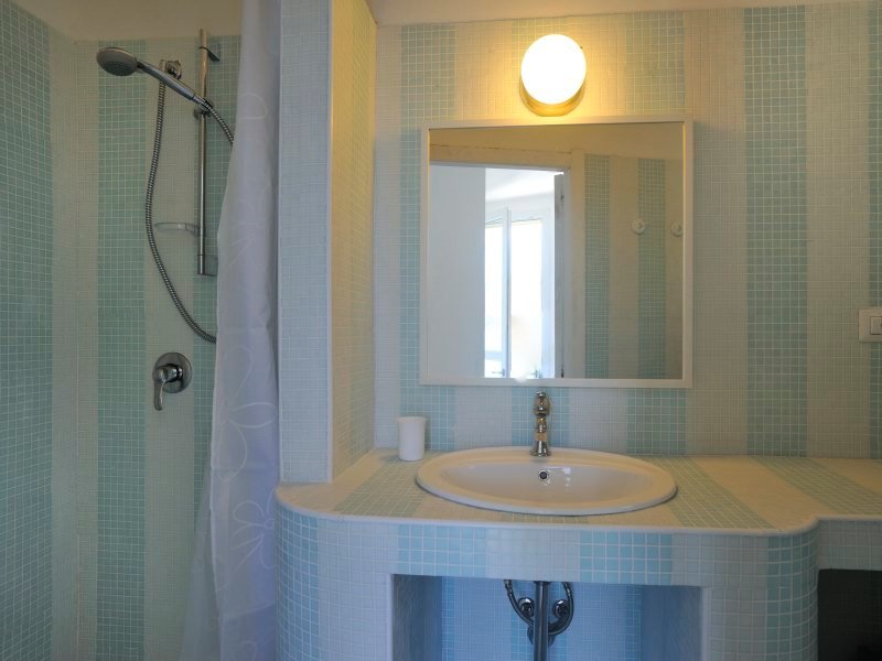 Badezimmer mit Dusche Badezimmer mit Dusche