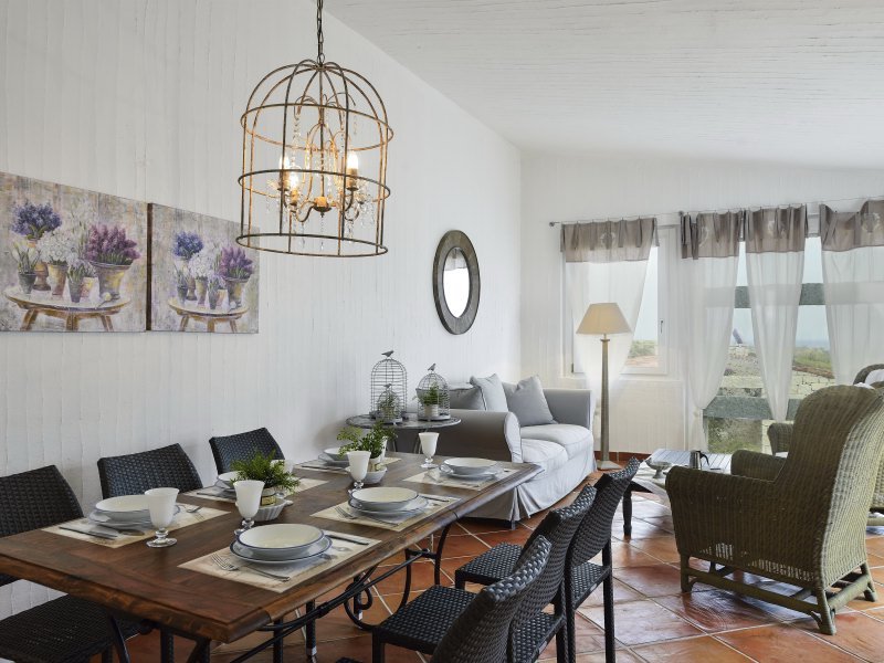 Wohnzimmer mit großzügigem Essbereich Wohnzimmer mit großzügigem Essbereich