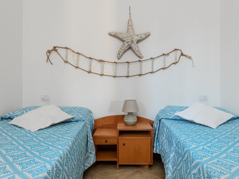 Schlafzimmer 2 mit zwei Einzelbetten und Meeresdekoration Schlafzimmer 2 mit zwei Einzelbetten und Meeresdekoration