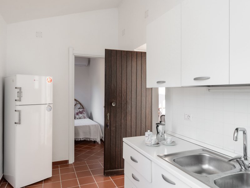 Küche mit Eingangstür und Tür zum Schflazimmer 3 und Bad 3 Küche mit Eingangstür und Tür zum Schflazimmer 3 und Bad 3