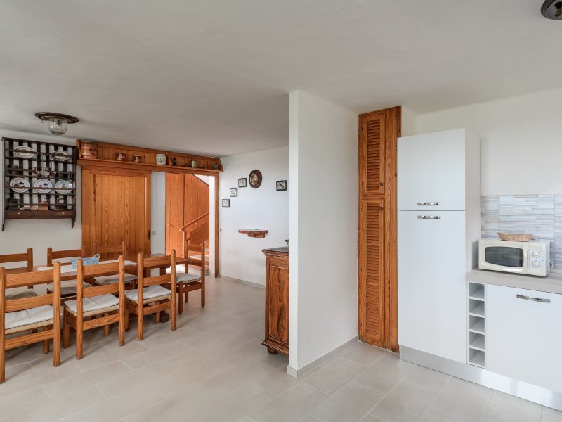 Moderne Küche mit Esstisch Moderne Küche mit Esstisch