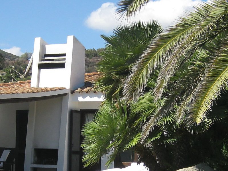 von Palmen umgeben direkt am Strand der Costa Rei von Palmen umgeben direkt am Strand der Costa Rei
