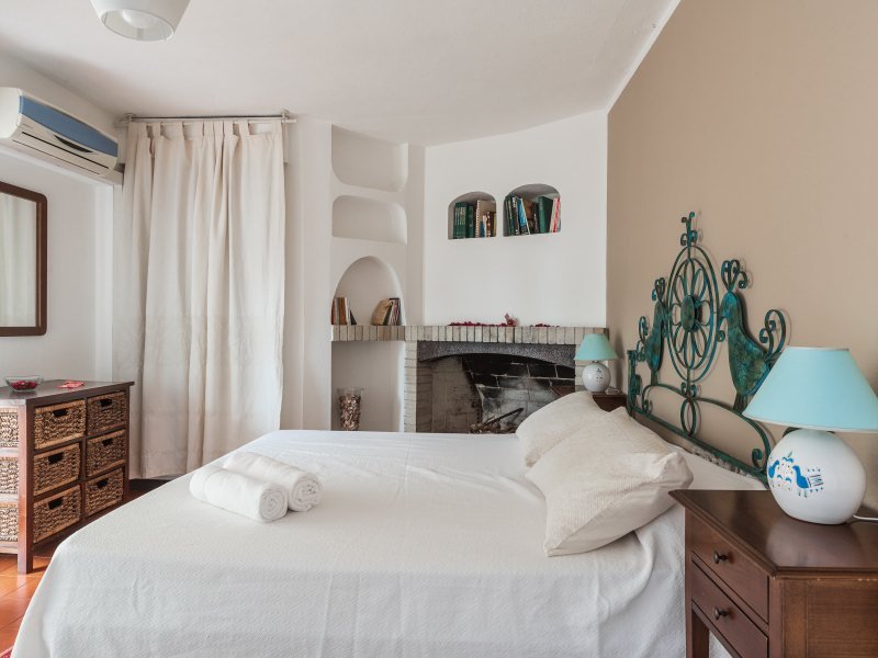 Schlafzimmer 2 mit Kamin und Klimaanlage, im 2. Stock Schlafzimmer 2 mit Kamin und Klimaanlage, im 2. Stock