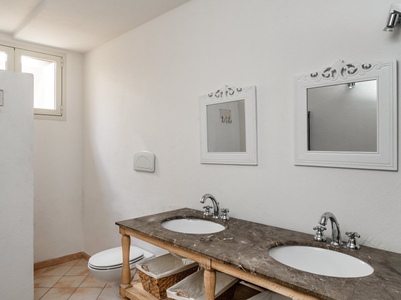 Bad 3 mit Doppelwaschbecken Bad 3 mit Doppelwaschbecken