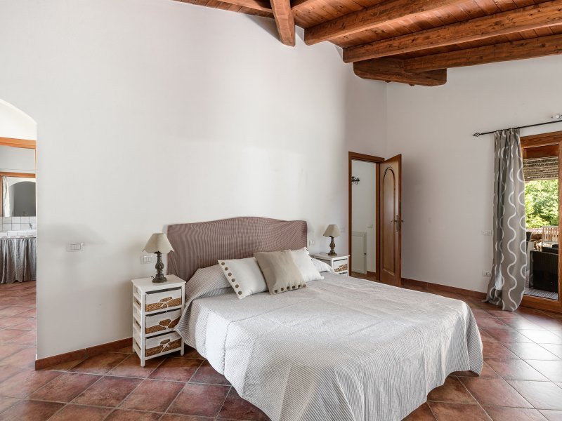 Schlafzimmer 6 mit Tür zur Terrasse Schlafzimmer 6 mit Tür zur Terrasse