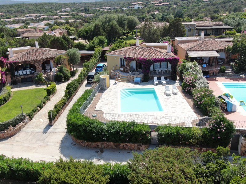 Hausdarstellung Villa Maestrale, Cala Ginepro, Nordsardinien Hausdarstellung Villa Maestrale, Cala Ginepro, Nordsardinien
