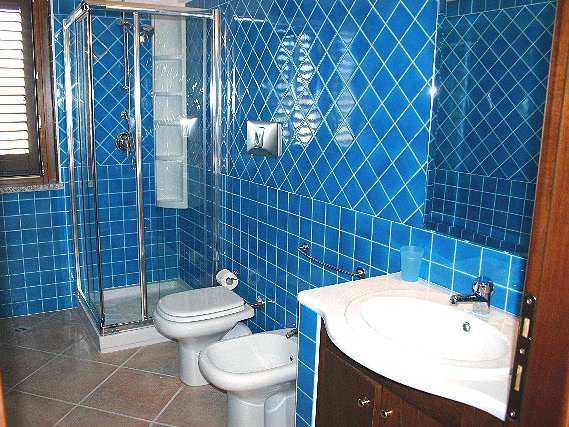 Badezimmer 2 mit Dusche und Bidet Badezimmer 2 mit Dusche und Bidet