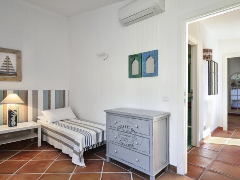 Schlafzimmer 2 mit Blick in den Flur Schlafzimmer 2 mit Blick in den Flur