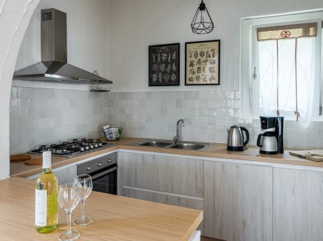 Mit allen technischen Geräten ausgestattete, moderne Küche Mit allen technischen Geräten ausgestattete, moderne Küche