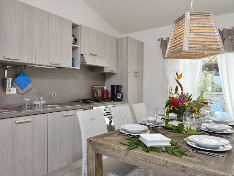 Vollausgestattete und moderne Küchenzeile im Wohnbereich