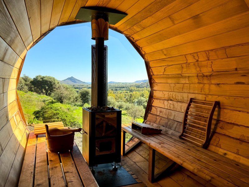 Sauna mit Blick über den Olivenhain bis zum Meer