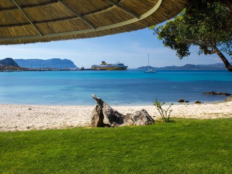 Vom Ferienhaus geht es auf die Strandpromenade und ans Meer in wenigen Minuten