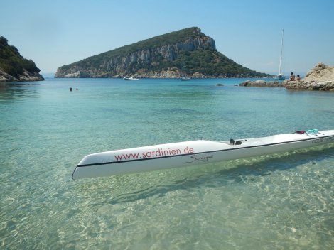 Zu Gast in der Bucht von Cala Moresca, 3 km entfernt von Golfo Aranci das Kanu der Sardegna GmbH