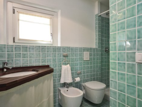 2. Bad mit Dusche