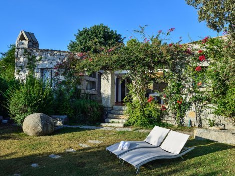 Der Garten endet fast am Meer