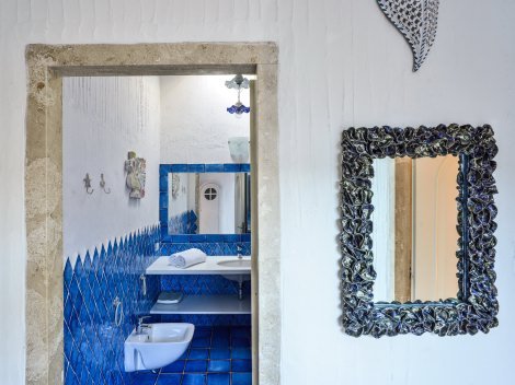 Blick ins Badezimmer 2