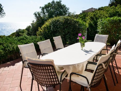 Essen im Freien mit Meerblick