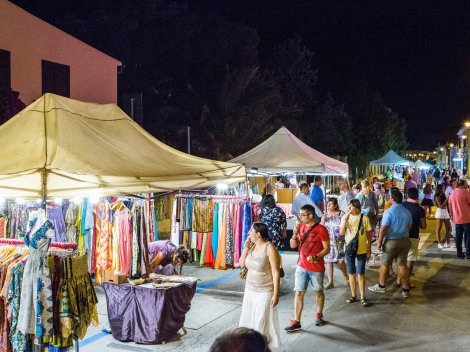 Abendlicher Markt in Golfo Aranci