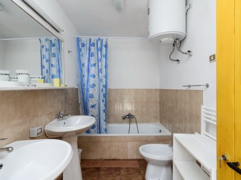 Bad 3 mit Badewanne