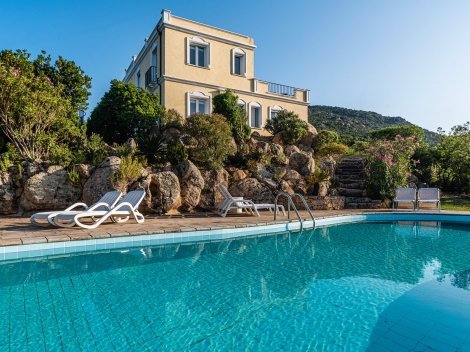 Ebenerdig mit Privatpool - obere Wohnung wird gelegentlich vom Eigentümer am Wochenende bewohnt