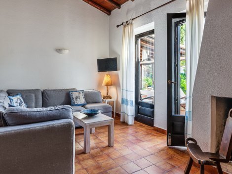 Wohnzimmer mit Blick auf die Terrasse