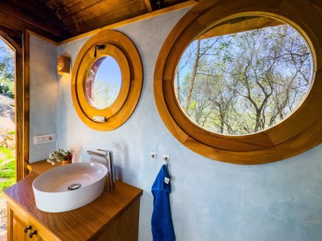 Toilette und Bad