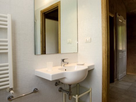 Badezimmer mit Dusche