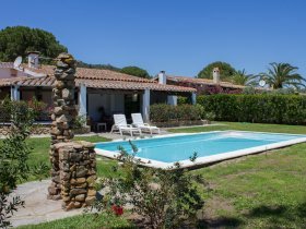 Privatpool im Garten